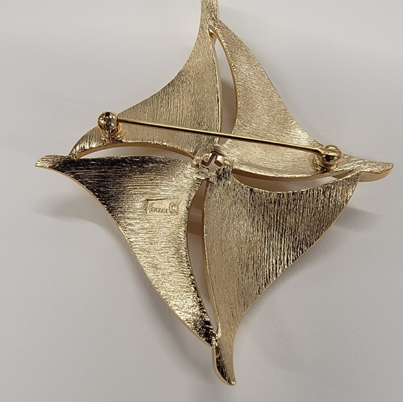 Vintage Trifari Waving Square Brooch 1960's Era - Picture 2 of 2